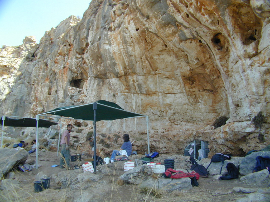 חפירה ארכיאולוגית במערת מיסליה בכרמל- צילום מינה וינשטיין-עברון