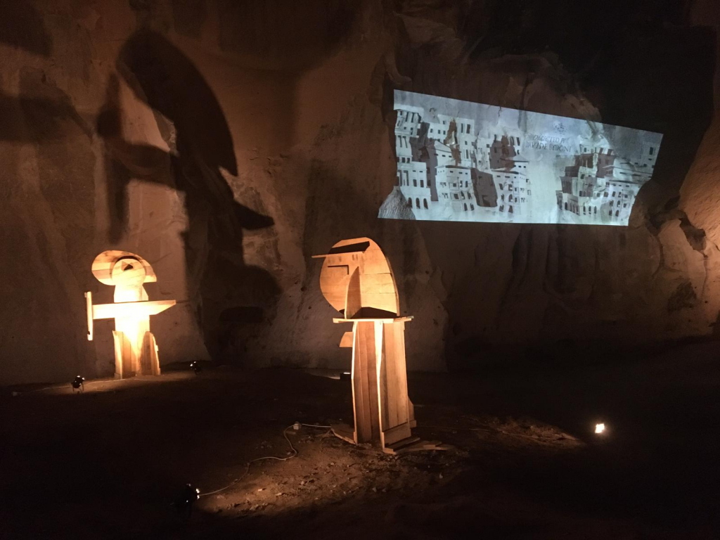 תערוכת צורות אנוש של האמן איוו ביזיניאנו במערת הפעמון בבית גוברין - איוו ביזיניאנו