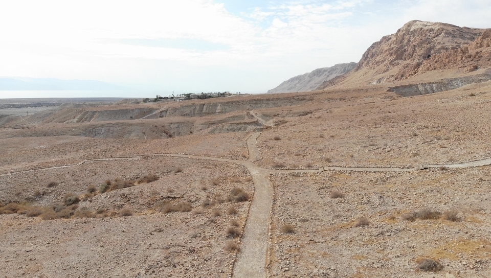שביל המגילות מתחבר אל קומראן צילם אסף שלמה מזרחי, רשות הטבע והגנים)